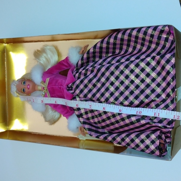 Vintage Avon Exclusive 2nd in an Avon Special Edition Winter Rhapsody Barbie New - Picture 4 of 9